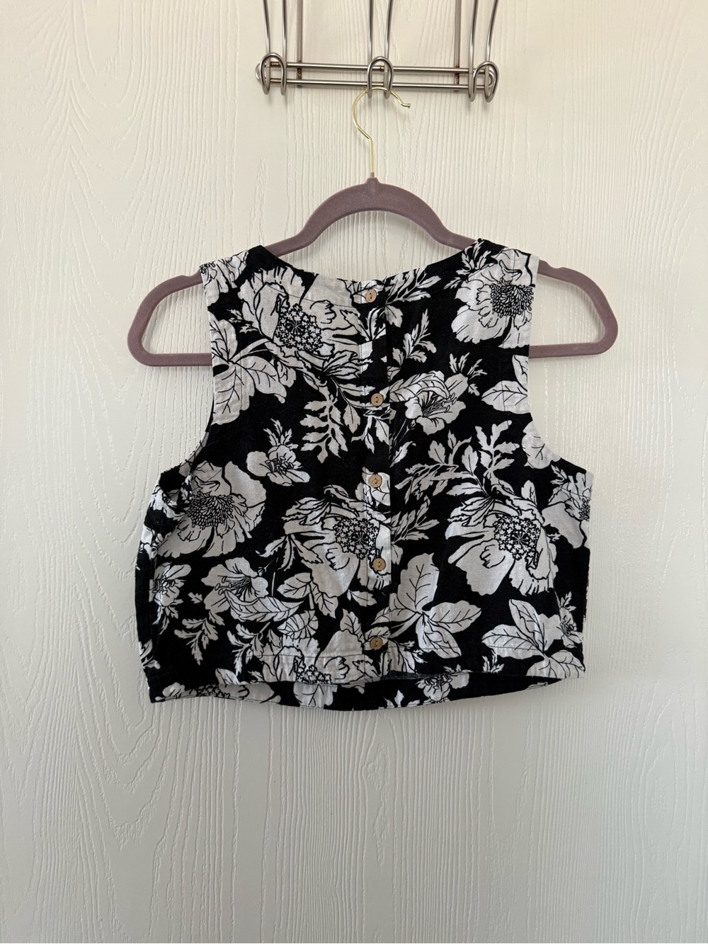 Old Navy Black & White Floral Button-Front Crop Top